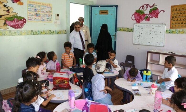 رئيس جامعة حضرموت يتفقد روضة الأطفال بكلية البنات بمجمع كليات فوَّة