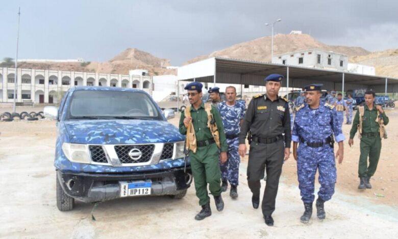 نائب مدير أمن وشرطة الساحل "الجابري" يقوم بزيارة تفقدية لمعسكر النجدة بالمكلا