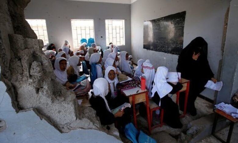 مليشيا الحوثي تتسبب بتوقف أكثر من 2000 مدرسة عن العمل في اليمن