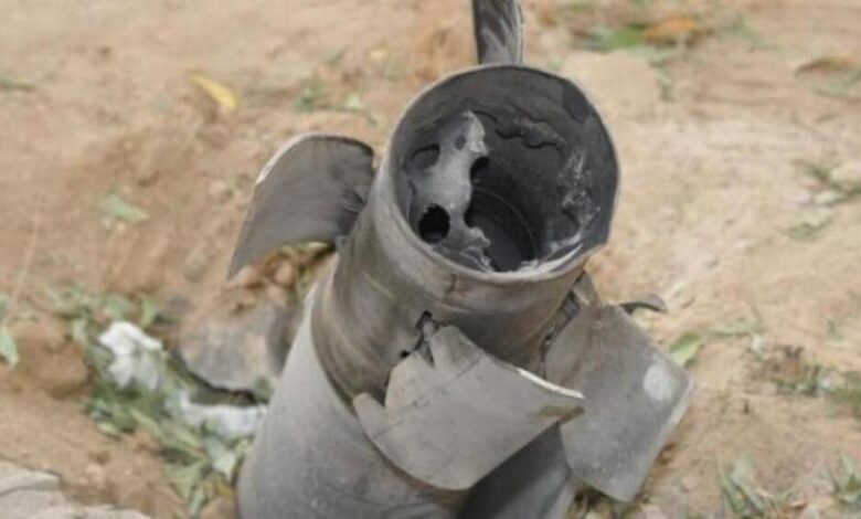 بعد فشل إطلاقه.. سقوط صاروخ حوثي فوق قرى صنعاء