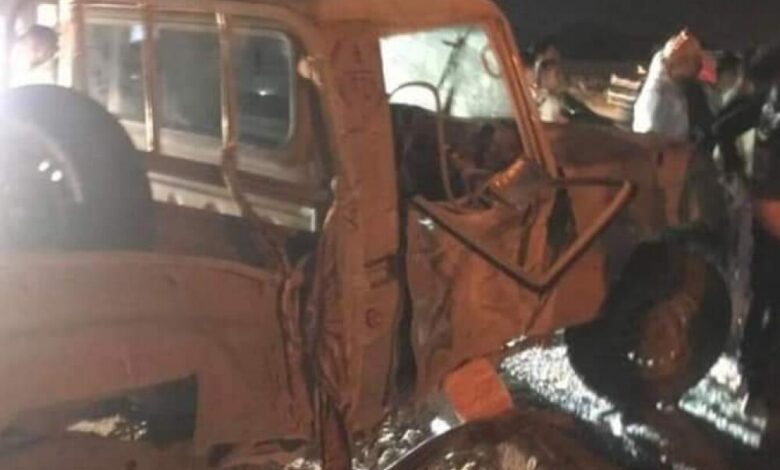 عاجل: مصرع 3اشخاص اثر حادث تصادم بين طقم وسيارة مدنية بجسر البريقة