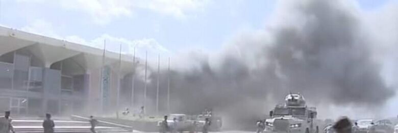 استشهاد واصابة العشرات اثر تفجيرات هزت مطار عدن الدولي ونقل الحكومة الى معاشيق