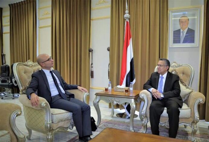 رئيس مجلس الشورى يلتقي السفير الفرنسي لدى اليمن