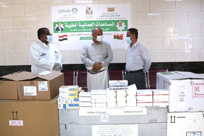 الوكيل الكثيري يدشن استلام المساعدات الطبية من سلطنة عمان لمكتب الصحة بوادي حضرموت والصحراء