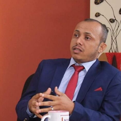كاتب يمني : قوات الشرعية ستُسيطر على باب المندب وعدن بمعركةٍ واحدة .