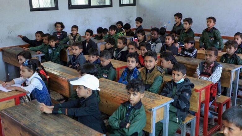 مسؤول يمني: إيرانيون يشرفون على المناهج الدراسية بصنعاء