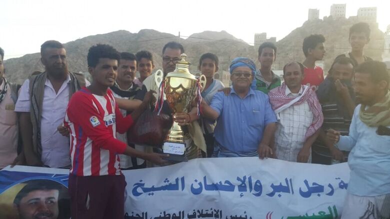 أقيمت بدعم من الشيخ العيسي .. ثانوية "أماجل" تعانق كأس بطولة كرة القدم لمدارس لودر للتعليم الثانوي