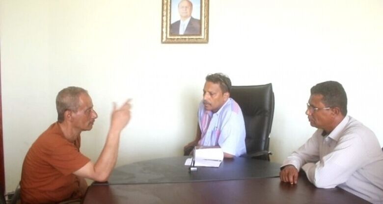 محافظ أبين يناقش مع ممثل الهلال الأحمر القطري تقديم دعم في الامن الغذائي