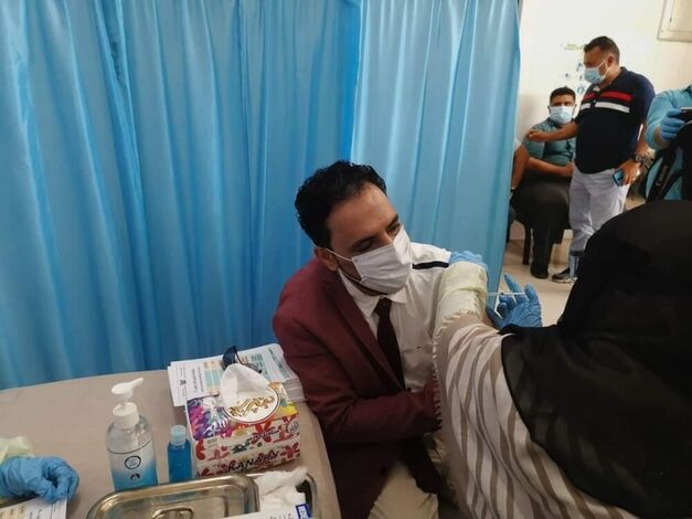 بدء عملية التلقيح ضد فيروس كورونا في عدن