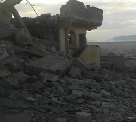 مليشيا الحوثي تفجر منزل شيخ قبلي بارز في الفاخر بالضالع