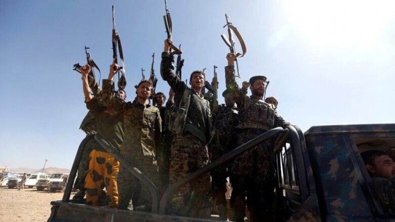 انقلابيو اليمن يحشدون عسكرياً بالتوازي مع تقويضهم مساعي السلام