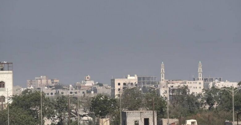 عشية عيد الفطر .. مليشيات الحوثي تقصف مناطق سكنية بالحديدة