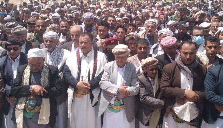 آلاف المواطنين يشيعون جثمان عضو مجلس الشورى محمد منصور بمسقط رأسه في محافظة اب