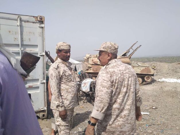 قائد المنطقة العسكرية الرابعة يزور محور العند وعدد من القطاعات الأمنية المحيطة به