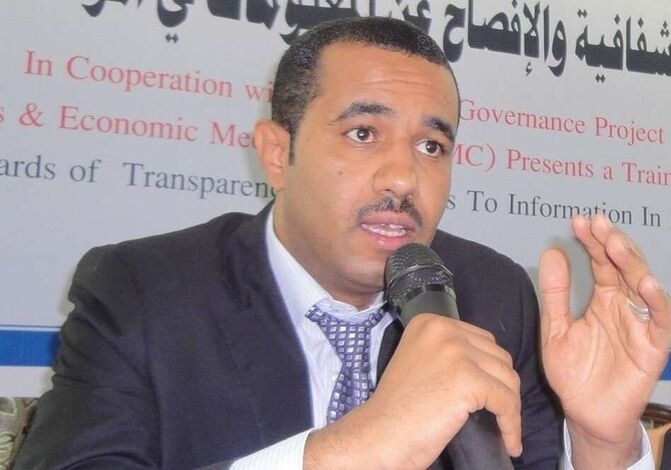خبير اقتصادي يُحذر من مخطط يسعى إلى تقسيم اليمن من الناحية الاقتصادية