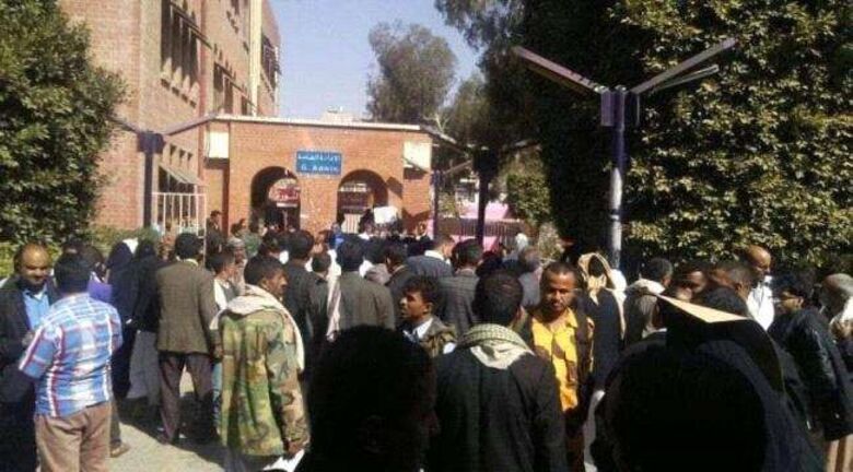صنعاء..مليشيا الحوثي تختطف عشرات من ممرضي مستشفى الثورة