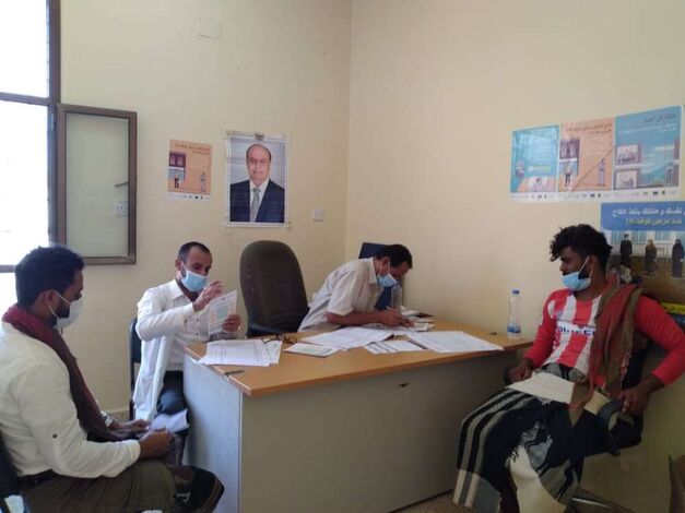 مشرف وزارة الصحة يطلع على سير حملة التحصين ضد فيروس كورونا بروضة شبوة 