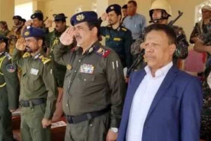 وزير الداخلية يحضر عرض عسكري لطلبة كلية الشرطة بحضرموت