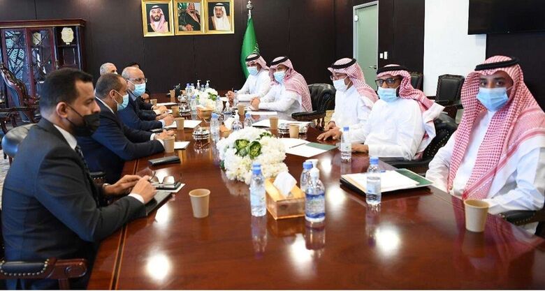 السفير آل جابر يعقد اجتماعاً مع الوفد الممثل للمجلس الانتقالي بشأن استكمال تنفيذ اتفاق الرياض