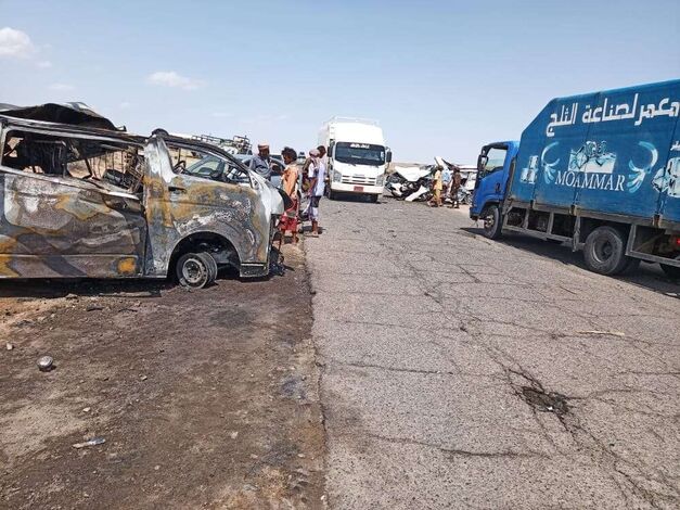 وفاة طفلتين وإصابة 11 آخرين بحادث مروري مروع في لحج (موسع)