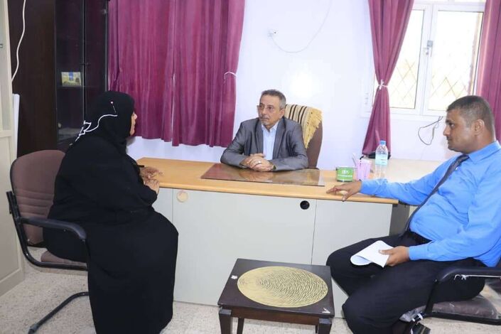 نائب وزير الشؤون القانونية وحقوق الإنسان يطلع على مركز الأحداث في عدن