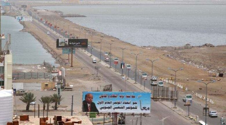 عدد من وزراء حكومة الشرعية يعودون الى عدن