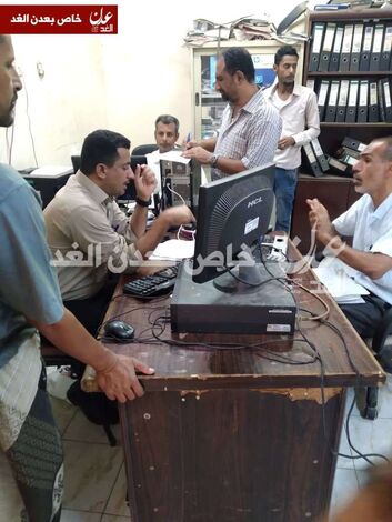 مدير كهرباء عدن ينفذ زيارة مفاجئة لمحطة كهرباء خور مكسر