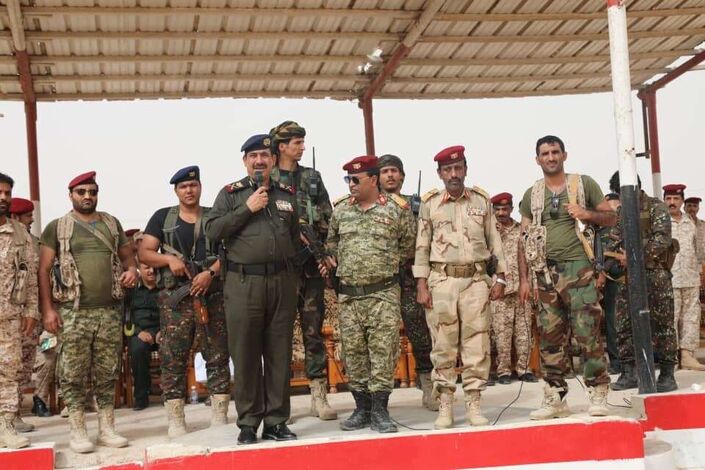 وزير الداخلية يزور اللواء 137مشاة بمحافظة المهرة