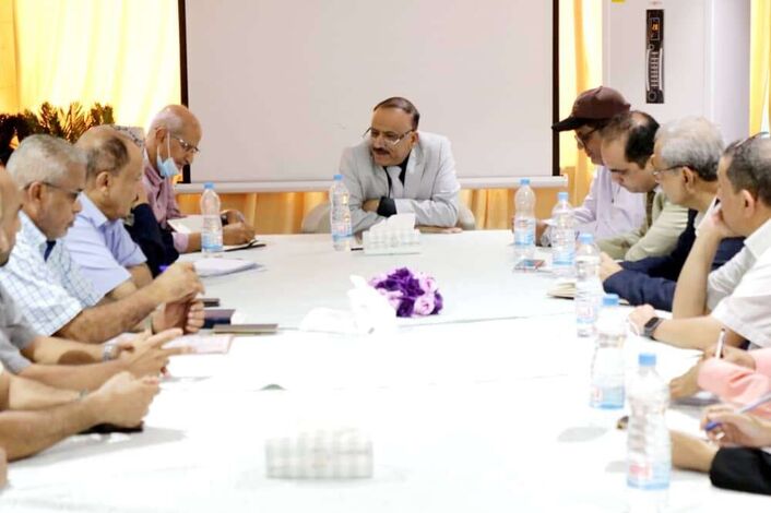 مناقشة رفع كفاءة الخطوط الجوية اليمنية والصعوبات التي تواجهها