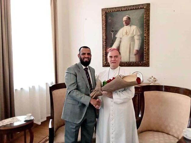 هاني بن بريك يلتقي سفير الفاتيكان بمصر