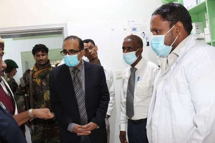 وزير الصحة يتفقد سير العمل في مستشفى سيحوت الريفي بالمهرة