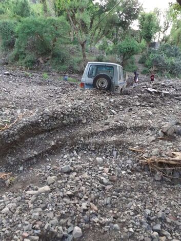 سيول الأمطار تجرف عدد من قرى جبل حبشي