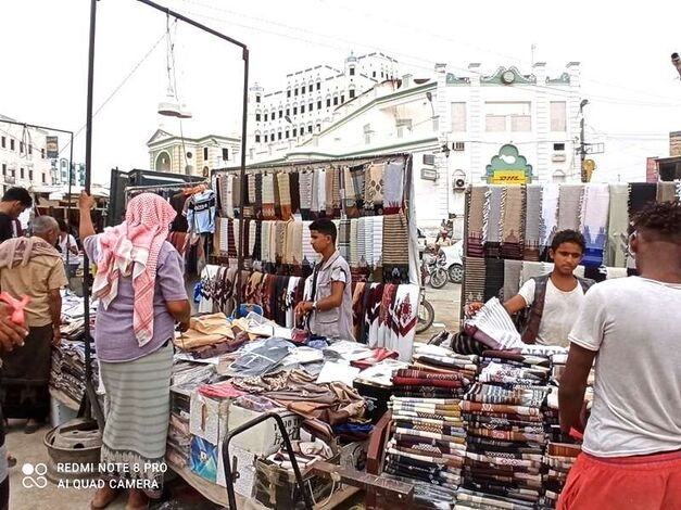 برغم الازدحام في اسواق مدينة سيئون:  عزوف المواطنين عن شراء كسوة العيد