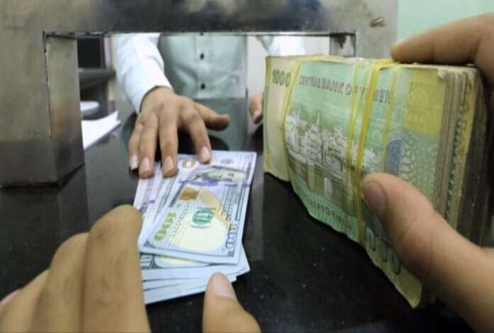 (تقرير).. الدولار يسجل اعلى معدل له مقابل الريال اليمني ويخنق حياة الأسر في عدن