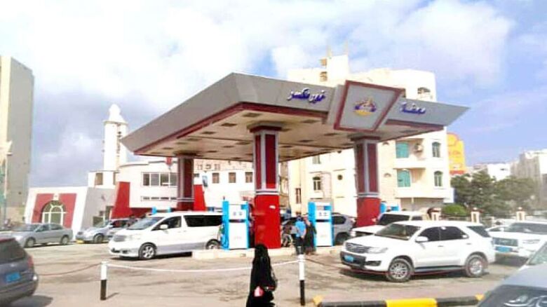 لليوم الثاني.. أزمة خانقة بالوقود في عدن