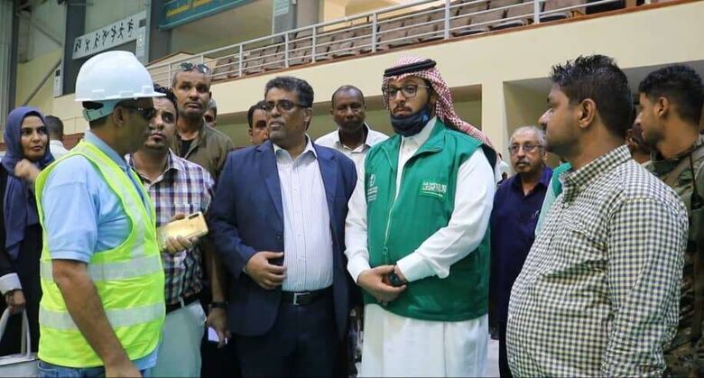وكيل اول محافظة عدن ومدير عام الشيخ عثمان يتفقدان مشروع اعادة تاهيل الصالة المغلقة
