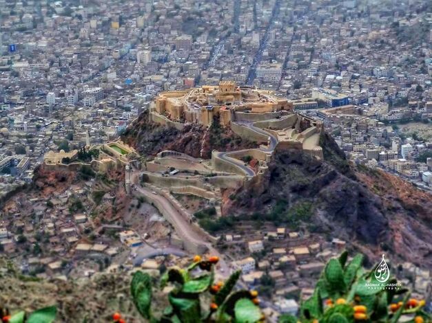 سقوط قتلى وجرحى اثر خلافات على قطعة أرض في تعز.. ونائب التوجيه المعنوي بالمحور يصرح:ليست المشكلة الكبرى في وقوع الجريمة