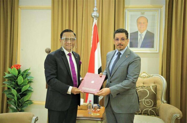بن مبارك يتسلم نسخة من أوراق اعتماد سفير جمهورية سريلانكا