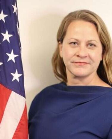 السفيرة الأمريكية على بعد خطوتين من اولى زيارتها الى عدن