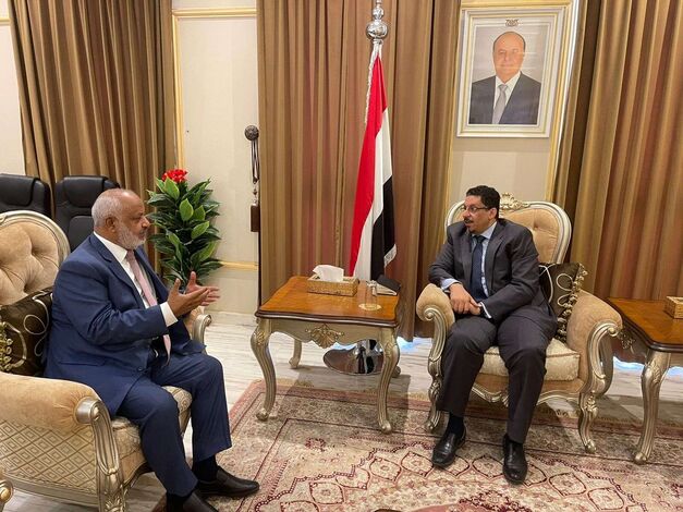الوزير بن مبارك والمحافظ طاهر يناقشان وضع بعثة الامم المتحدة لدعم اتفاق الحديدة