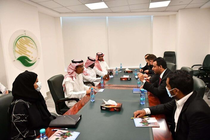 وزير التربية يبحث مع مركز الملك سلمان للإغاثة دعم برامج التعليم في اليمن