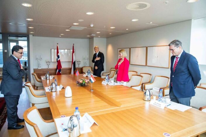 وزير الخارجية بن مبارك يستعرض مع رئيس لجنة الخارجية والدفاع النرويجي آفاق الحل السياسي في اليمن