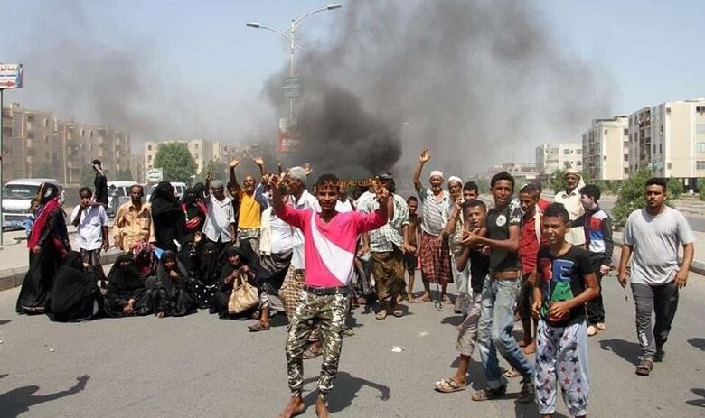 ناشطة حقوقية تستنكر قمع المتظاهرين في عدن