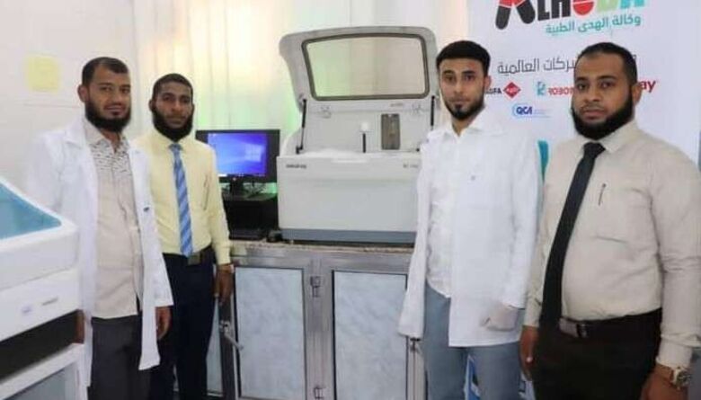 مستشفى الغيضة يتسلم جهاز "فل اتوماتيك" دعماً من منظمة الصحة العالمية