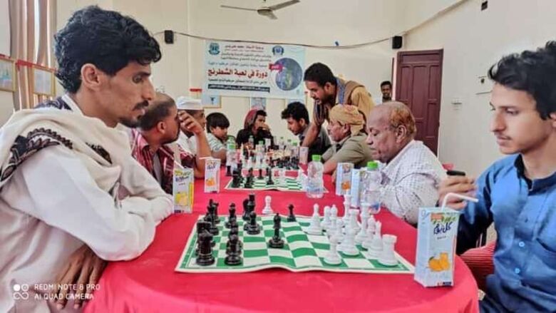 جمعية المعاقين بالمهرة تقيم دورة تدريبية لتعليم لعبة الشطرنج لمنتسبيها أعضاء نادي الإرادة