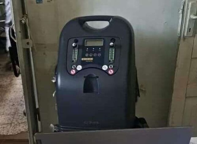 مكتب الصحة بالحصين يقدم جهاز توليد الأكسجين للمركز الصحي صرارة