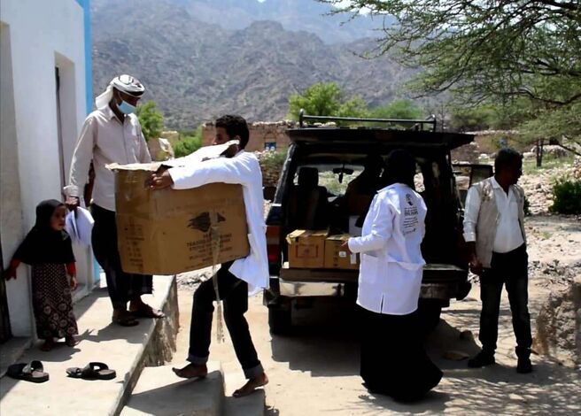 مركز سلمان يرفد مرفق صحي بالأدوية في منطقة نائية غربي لحج.