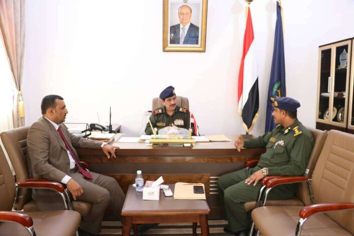وزير الداخلية يلتقي بمحافظ سقطرى ويطلع على الاوضاع الأمنية بالمحافظة