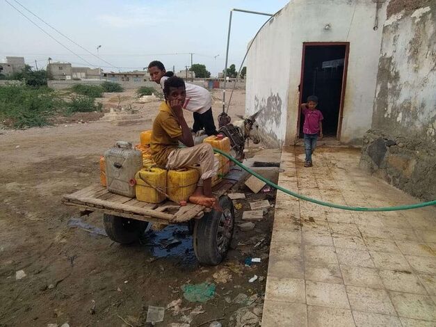 أهالي حي الطميسي الغربي بزنجبار يشكون انقطاع المياه عن منازلهم لأشهر