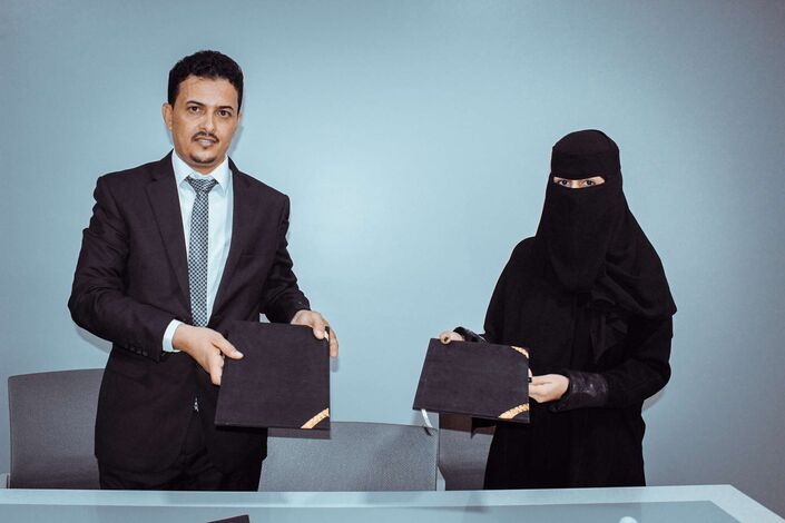 توقيع اتفاقية شراكة بين مؤسسة صناع أمل حضرموت للتنمية وإدارة تنمية المرأة بحريضة